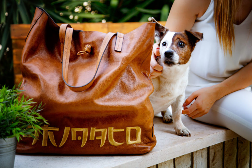 shooting still life ambientato editoriale moda borse lusso made in italy